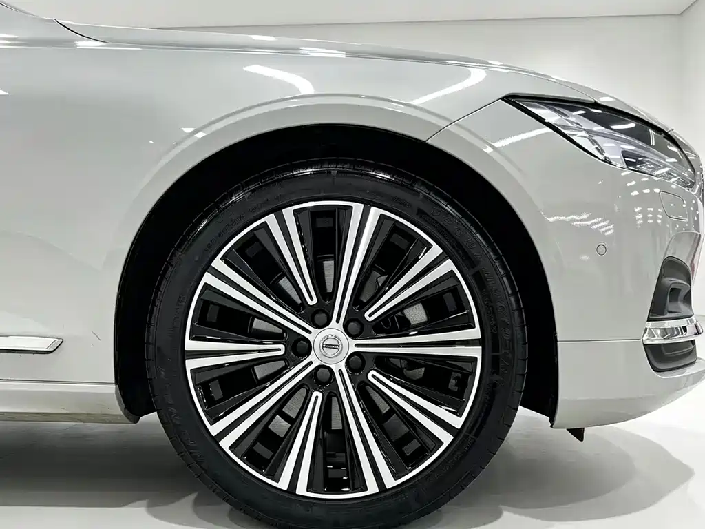 Volvo S90 — фото 19