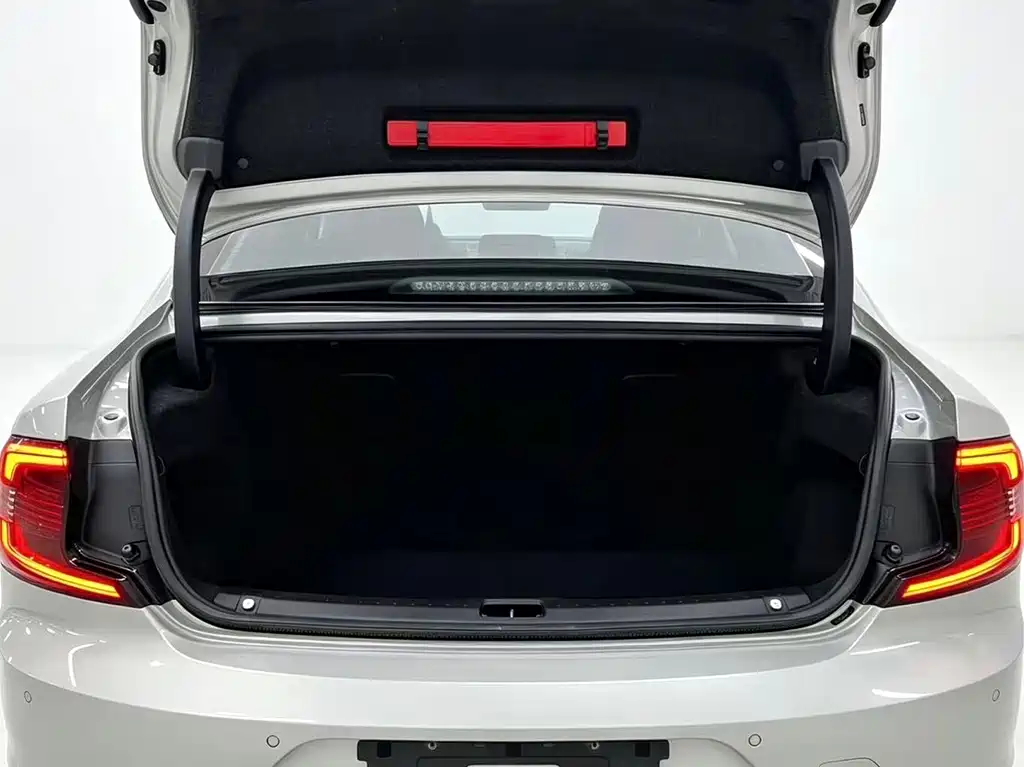 Volvo S90 — фото 22