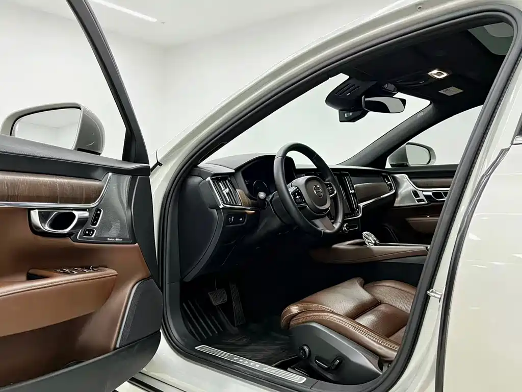 Volvo S90 — фото 9