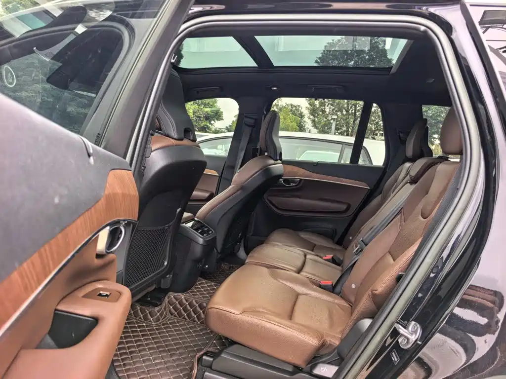 Volvo XC90 — фото 10