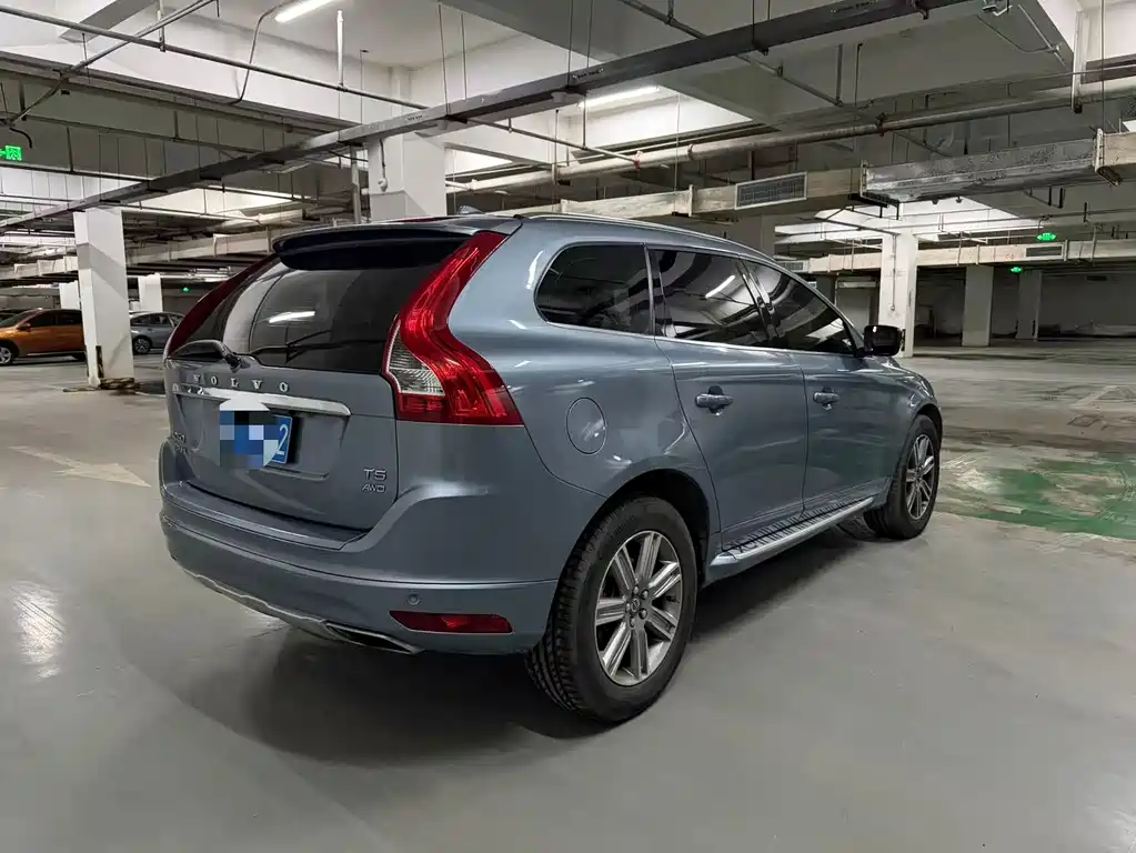 Volvo XC60 — фото 4