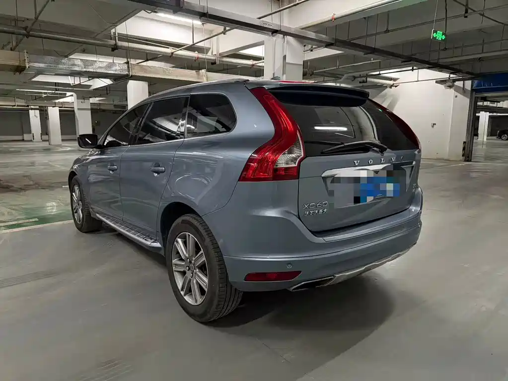 Volvo XC60 — фото 6