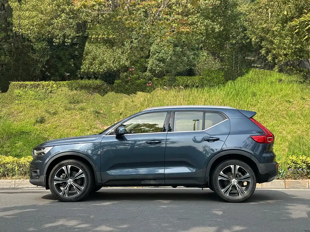 Volvo XC40 — фото 3