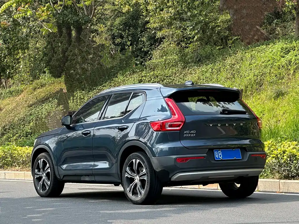 Volvo XC40 — фото 4