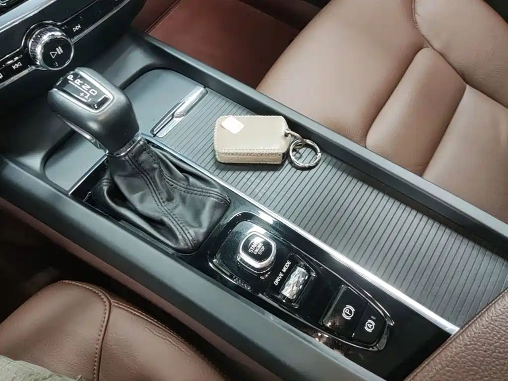Volvo S60 — фото 14