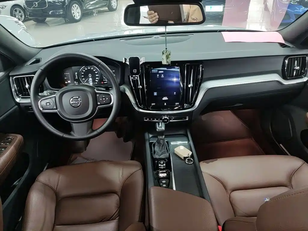 Volvo S60 — фото 10