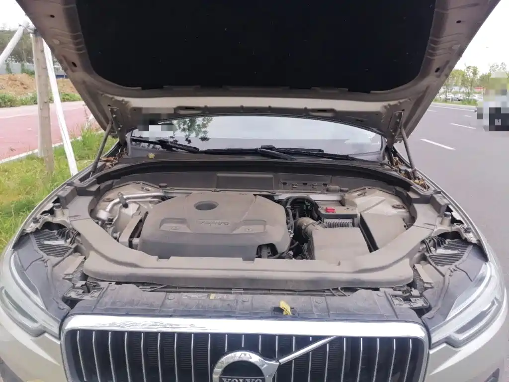 Volvo XC60 — фото 19