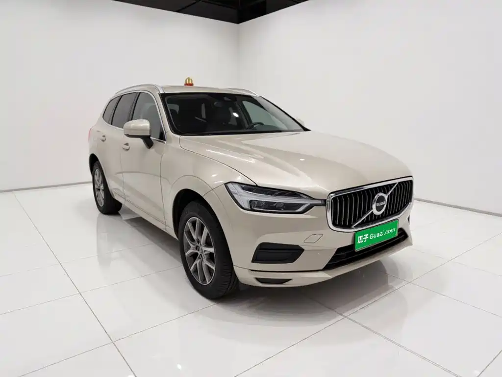 Volvo XC60 — фото 10