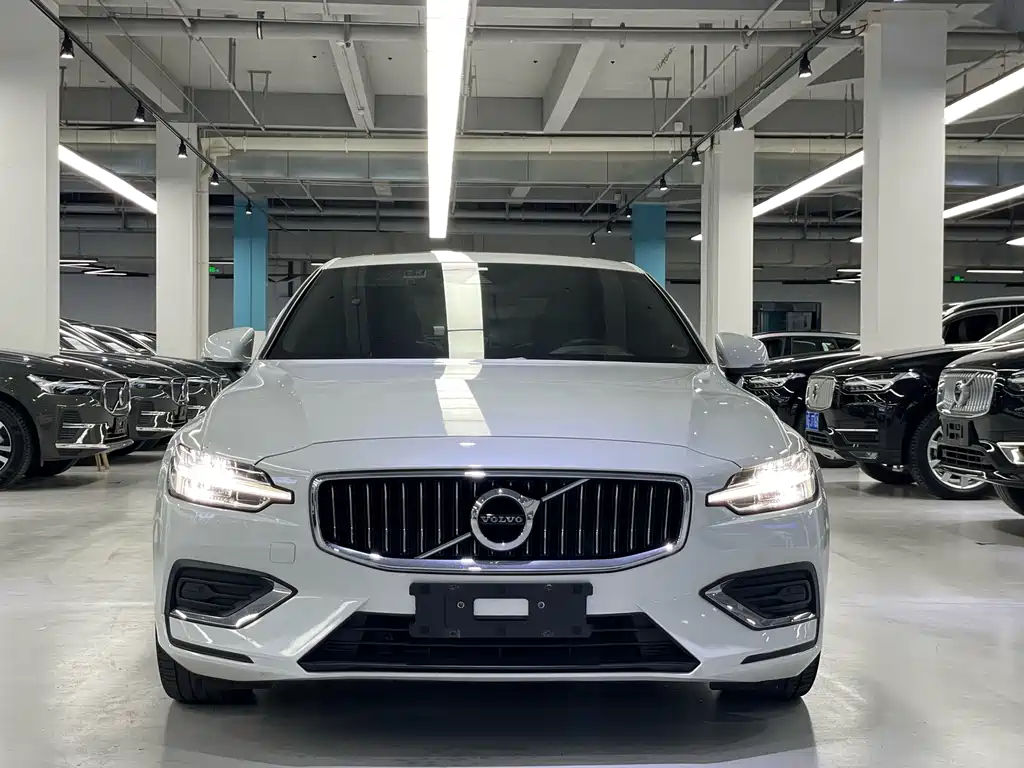 Volvo S60 — фото 2