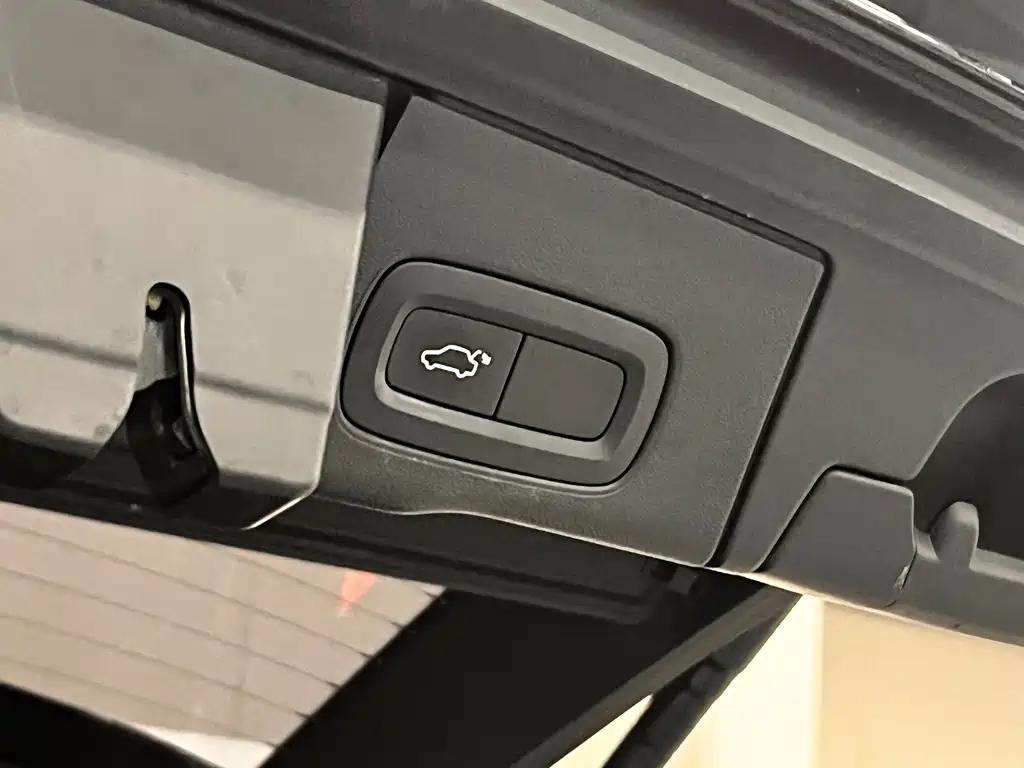 Volvo XC60 — фото 14