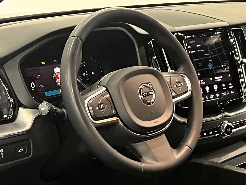 Volvo XC60 — фото 16