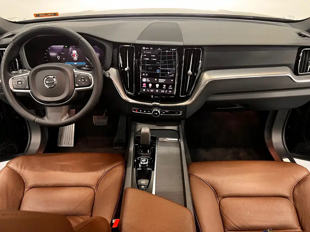 Volvo XC60 — фото 18