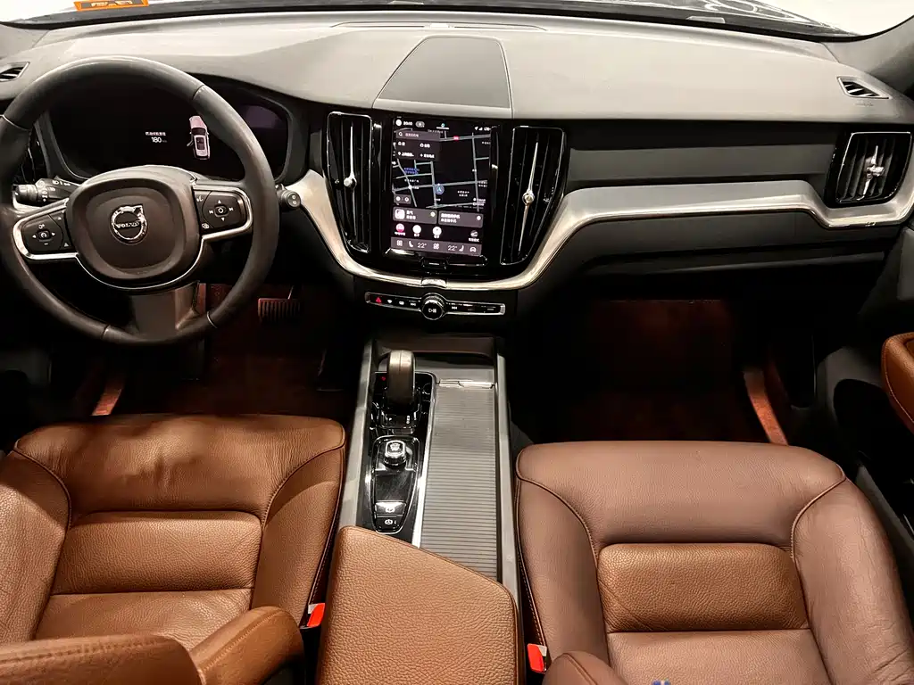 Volvo XC60 — фото 9