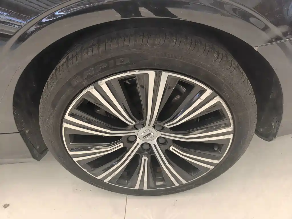 Volvo S90 — фото 17