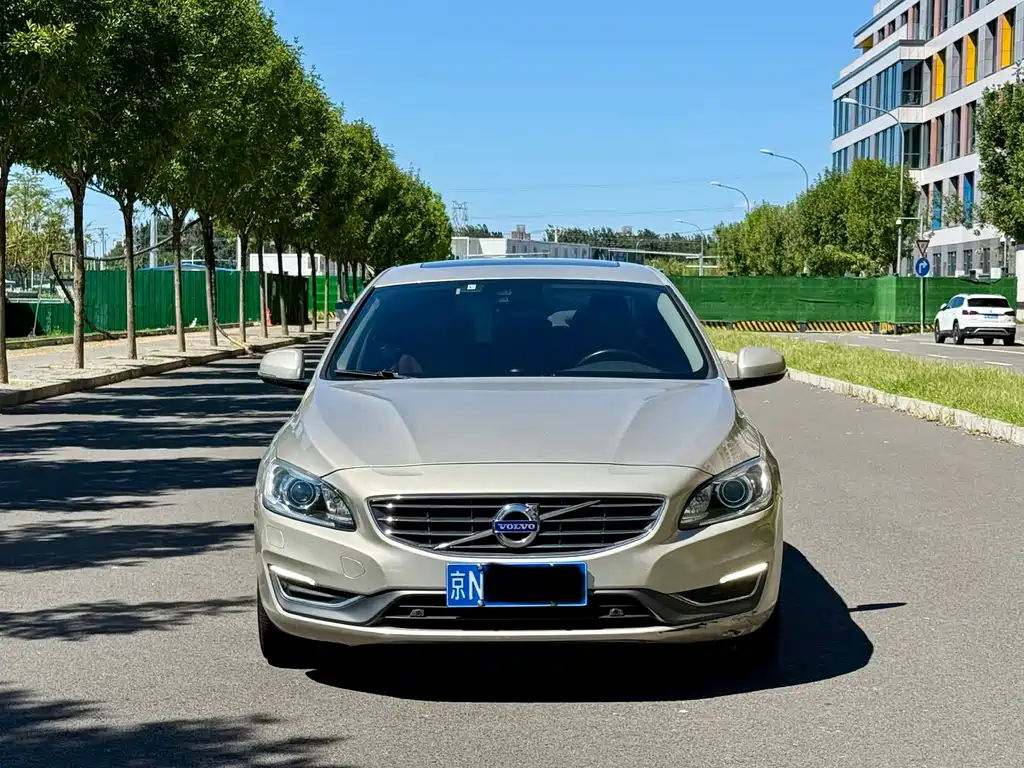 Volvo S60 — фото 2