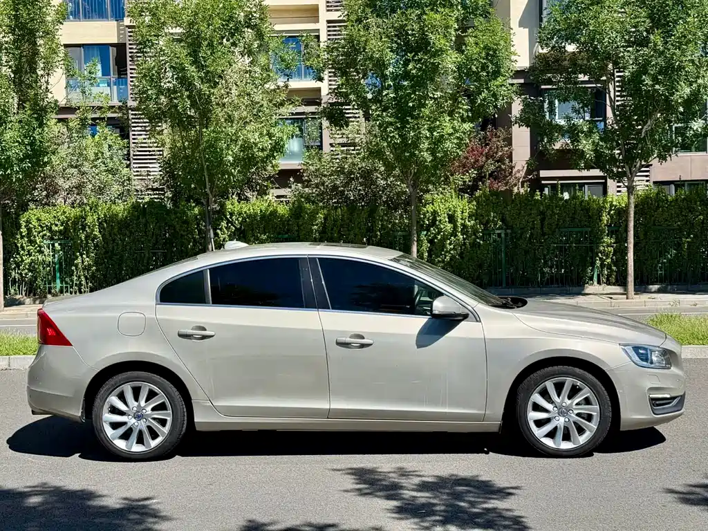 Volvo S60 — фото 3