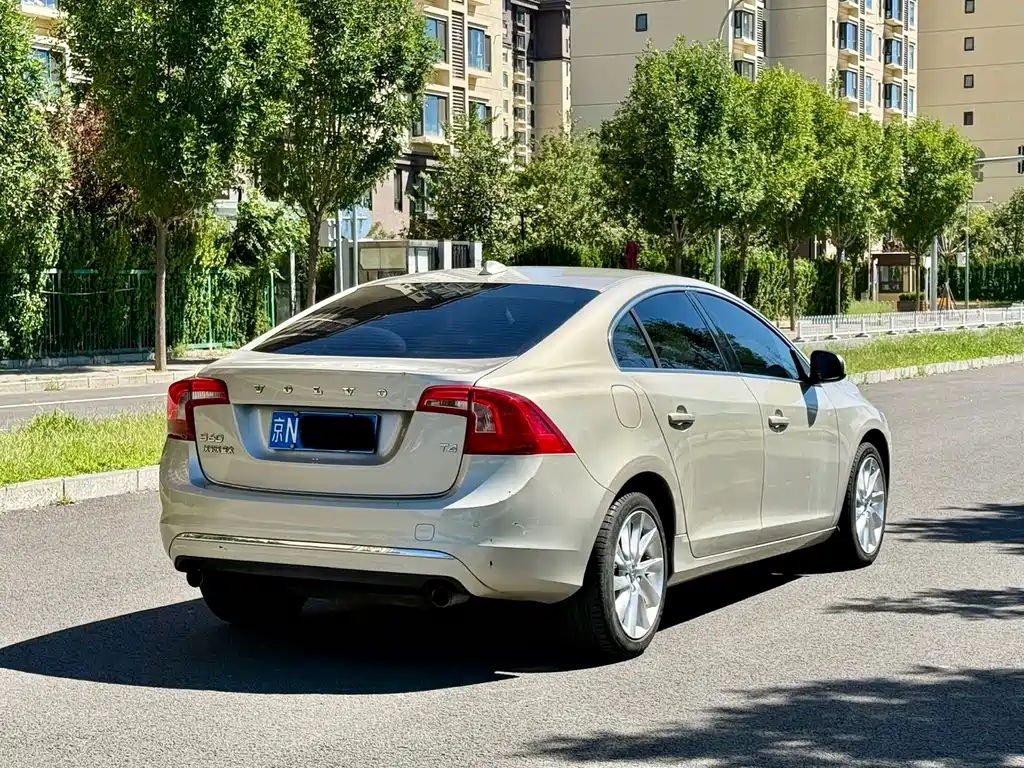 Volvo S60 — фото 4