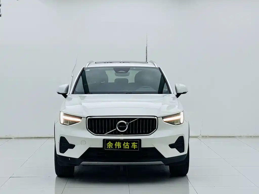 Volvo XC40 — фото 2