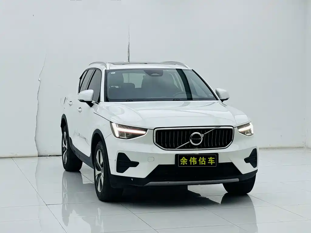 Volvo XC40 — фото 3
