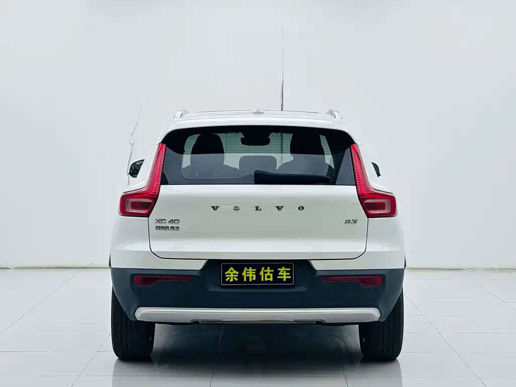 Volvo XC40 — фото 6