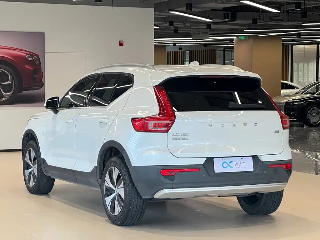 Volvo XC40 — фото 5