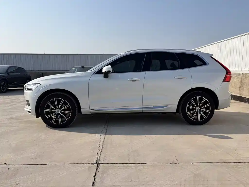 Volvo XC60 — фото 3