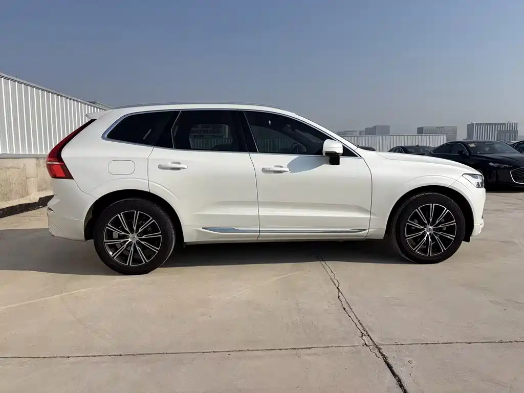 Volvo XC60 — фото 4