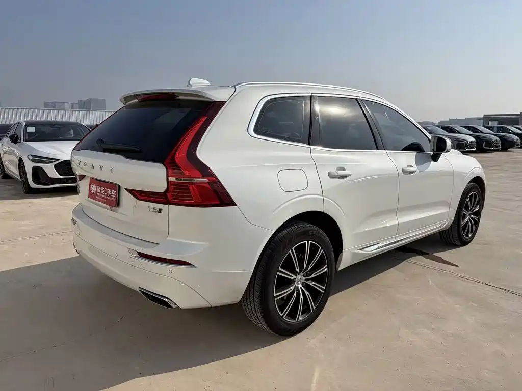 Volvo XC60 — фото 5