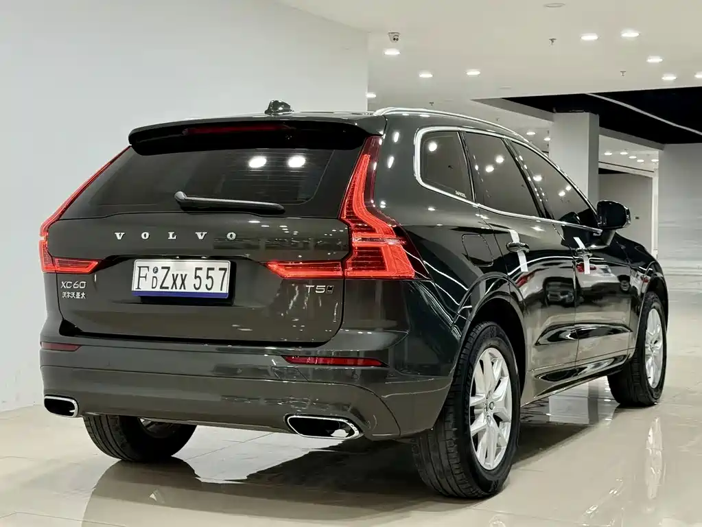 Volvo XC60 — фото 4