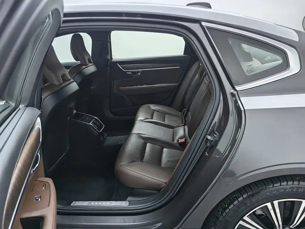 Volvo S90 — фото 15