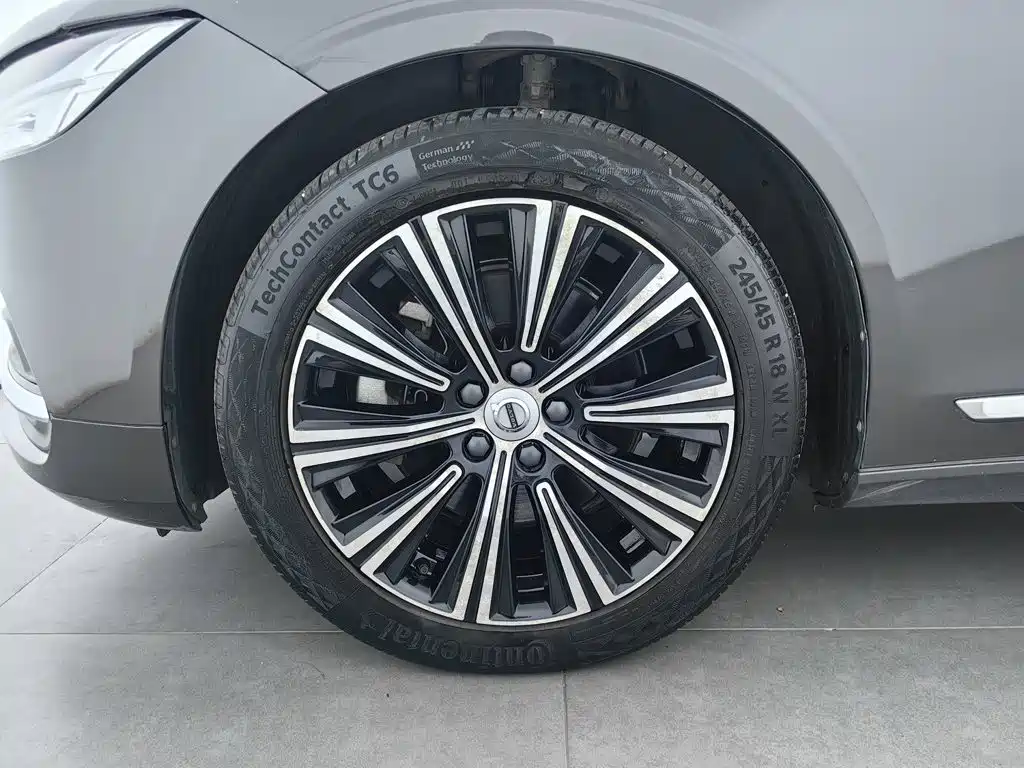Volvo S90 — фото 17