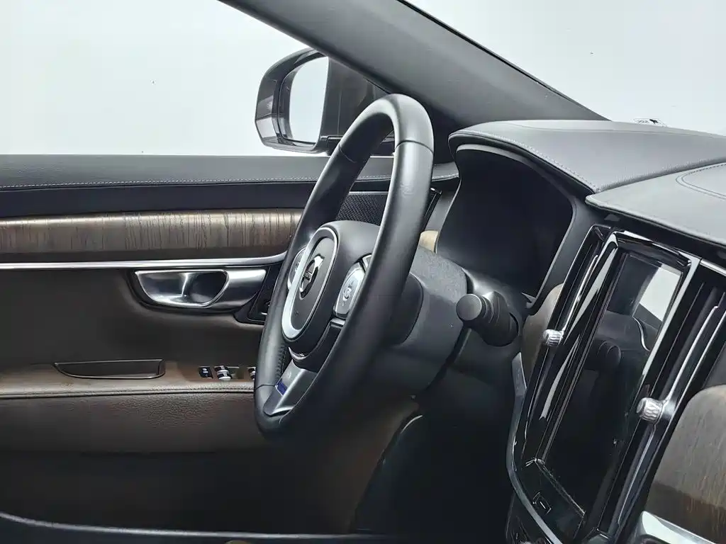 Volvo S90 — фото 22