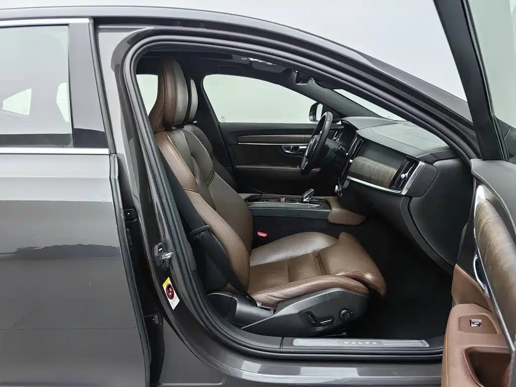 Volvo S90 — фото 23