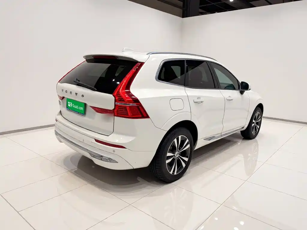 Volvo XC60 — фото 6