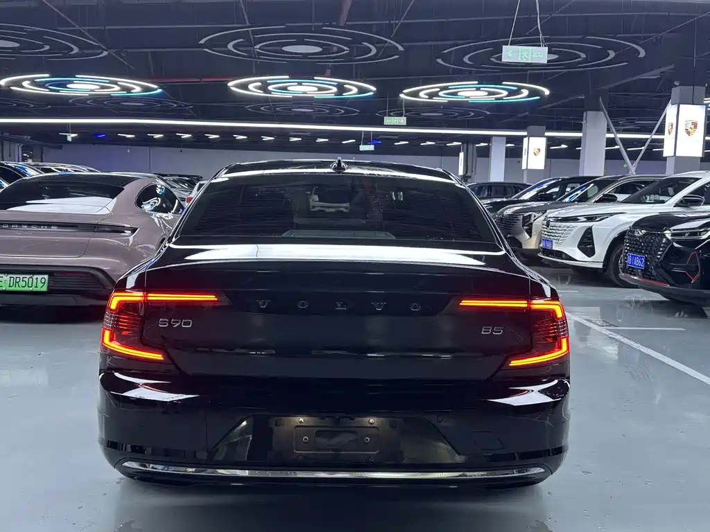 Volvo S90 — фото 13