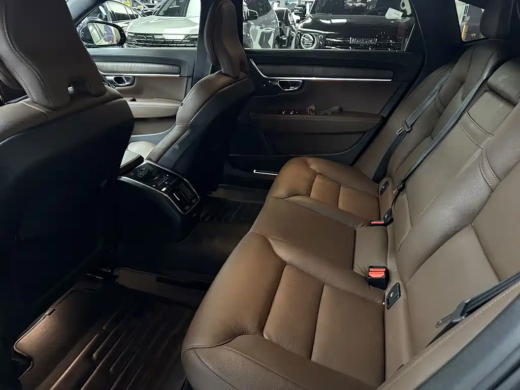 Volvo S90 — фото 8