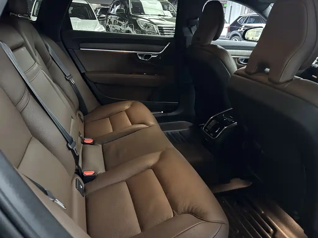 Volvo S90 — фото 9
