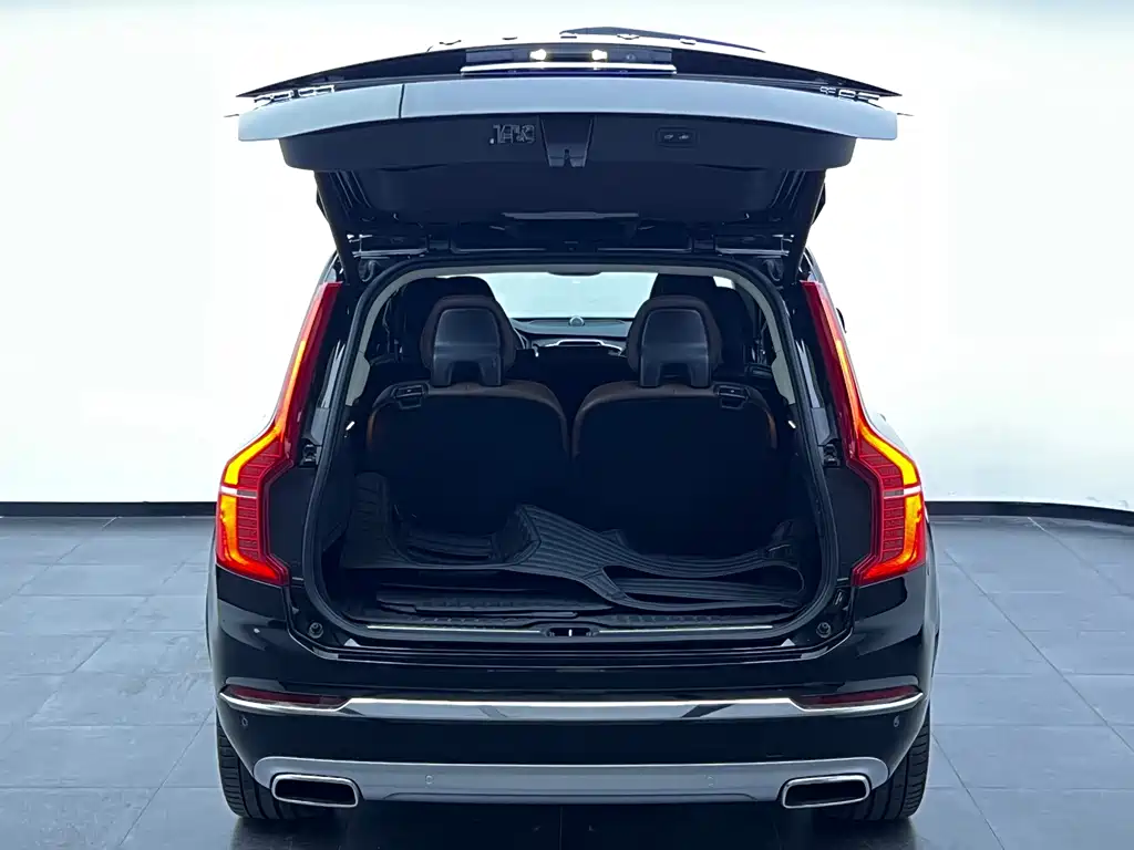 Volvo XC90 — фото 8