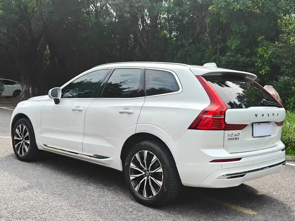 Volvo XC60 — фото 7