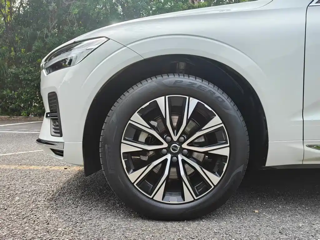 Volvo XC60 — фото 10
