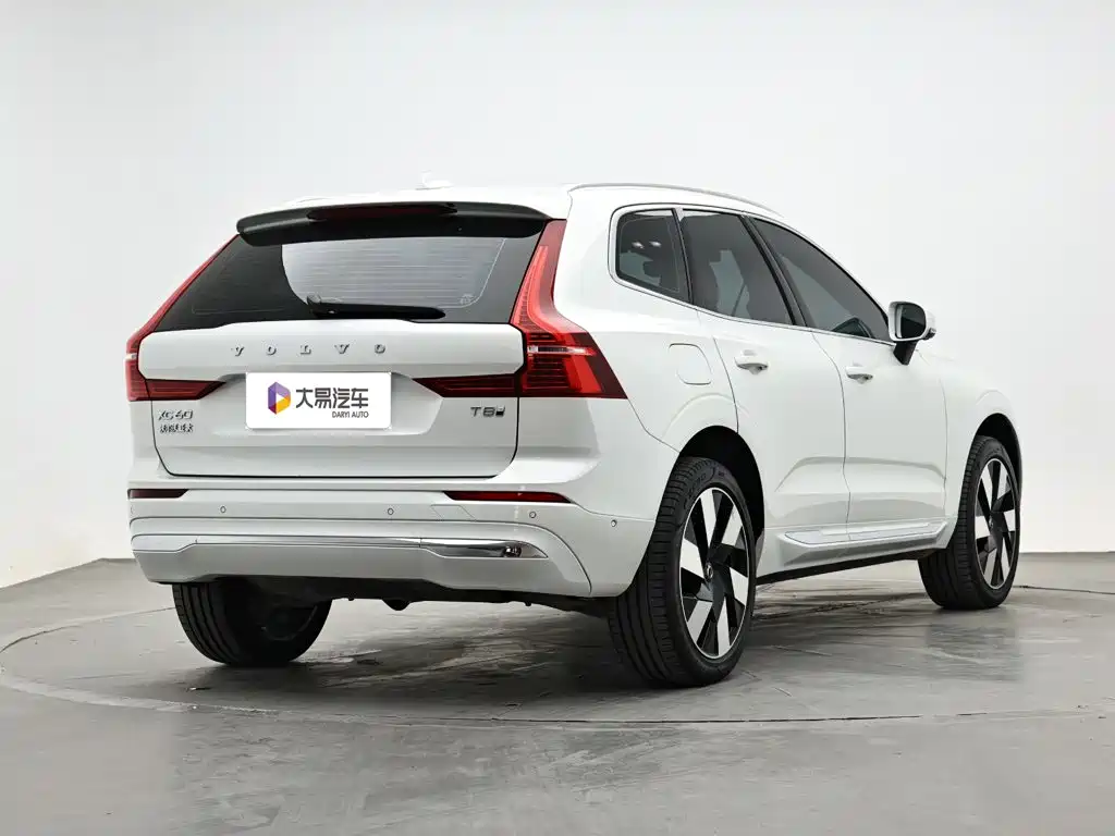 Volvo XC60 PHEV — фото 3