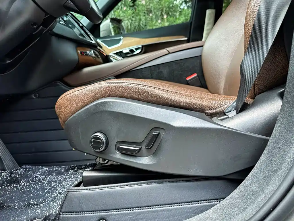 Volvo XC90 — фото 14