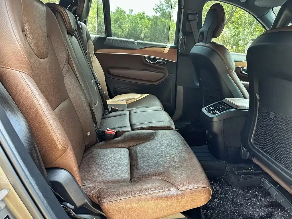 Volvo XC90 — фото 21