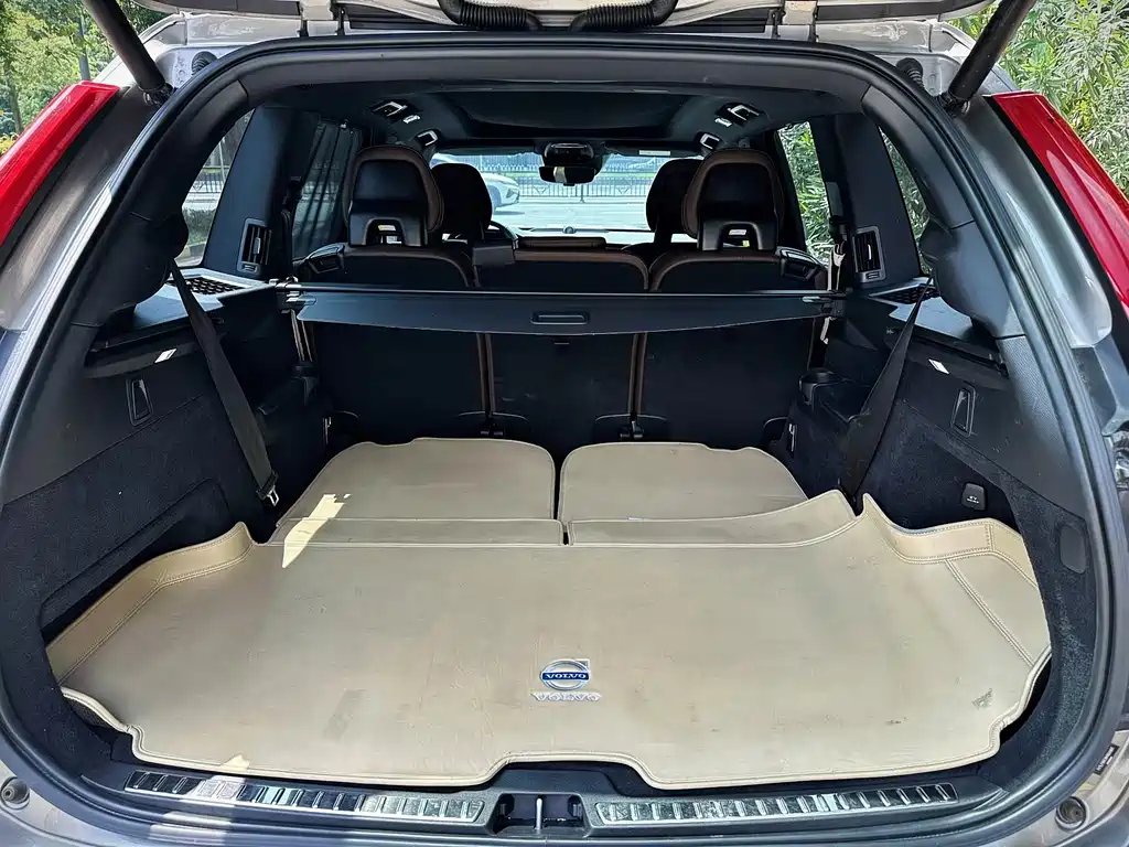 Volvo XC90 — фото 23