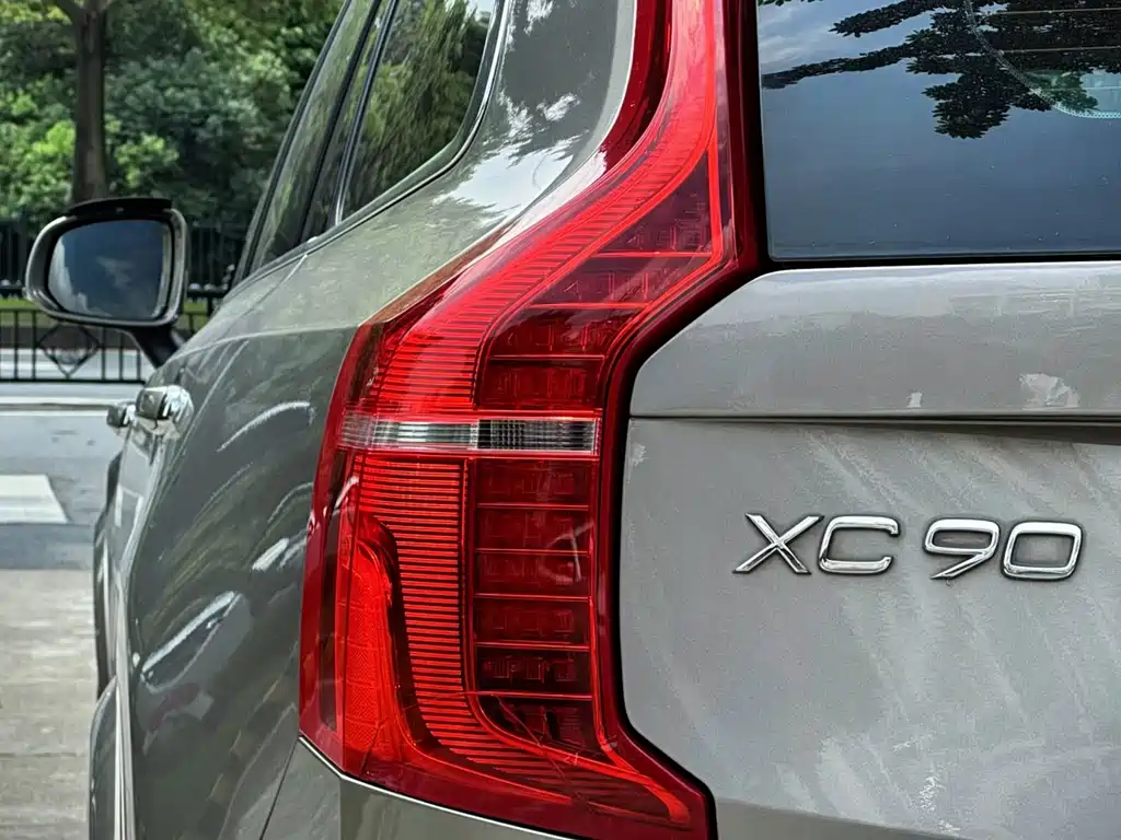 Volvo XC90 — фото 4