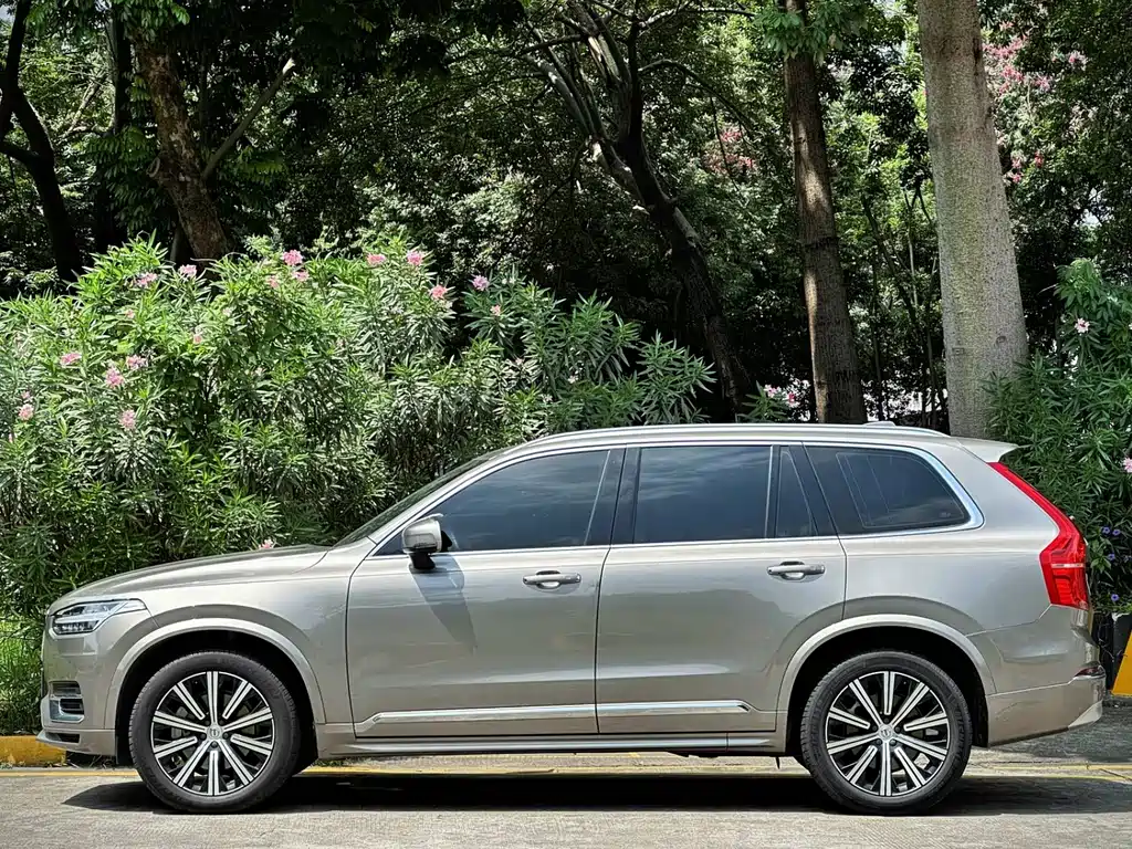 Volvo XC90 — фото 8