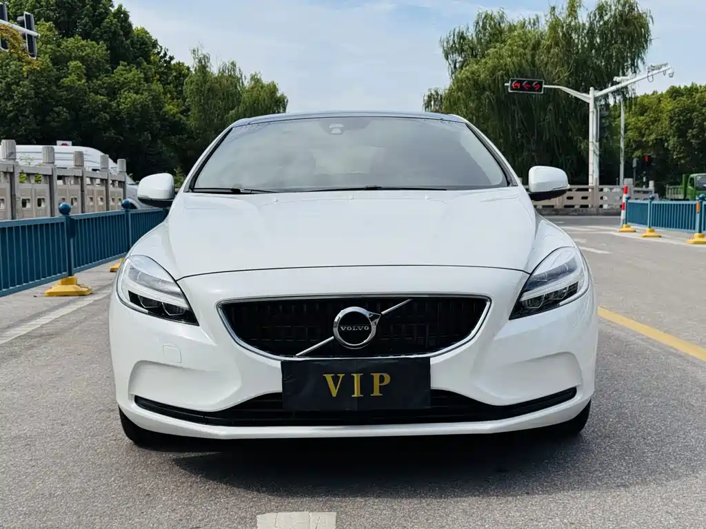 Volvo V40 — фото 2