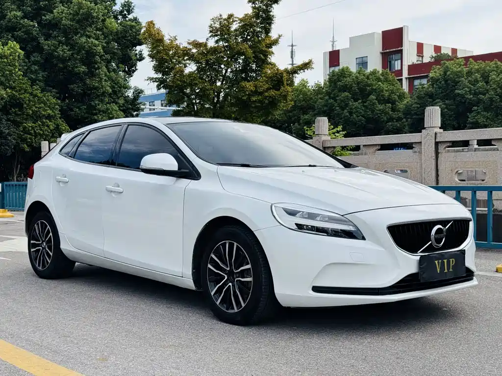 Volvo V40 — фото 3