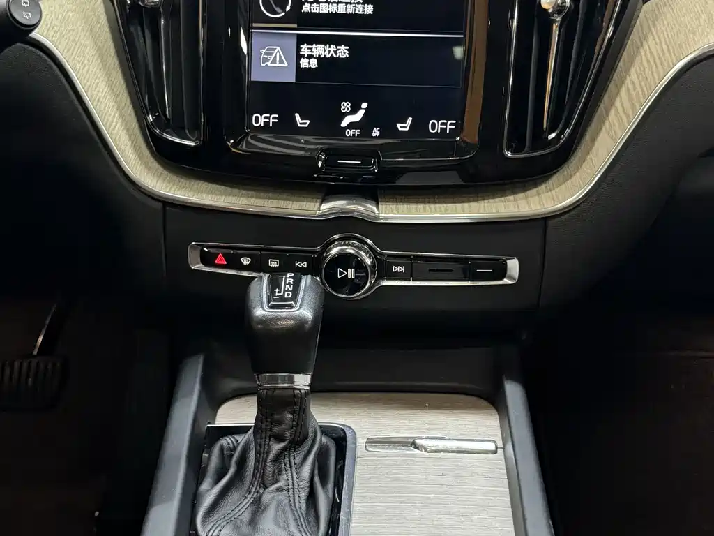 Volvo XC60 — фото 13
