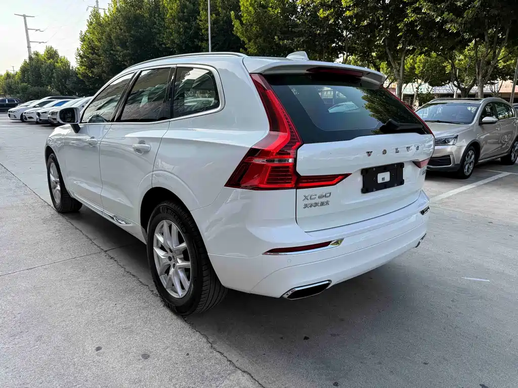 Volvo XC60 — фото 4